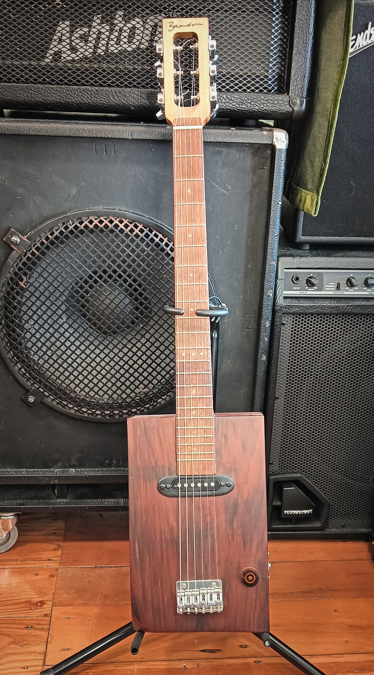 6 String Swamp Box
